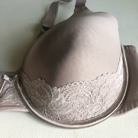 Vanity fair padded full coverage underwire bra - Picture 2 of 7